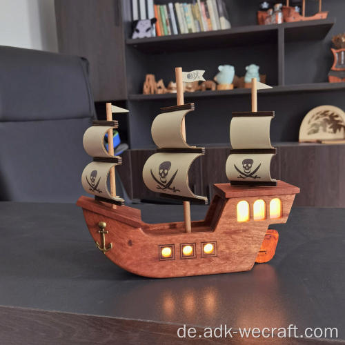 Hölzerne Piratenschiff-Home-Dekoration mit LED-Licht